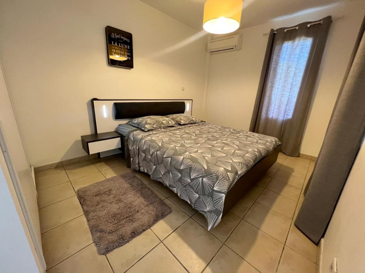Appartement Au Bord De Mer Le Moule Exteriör bild