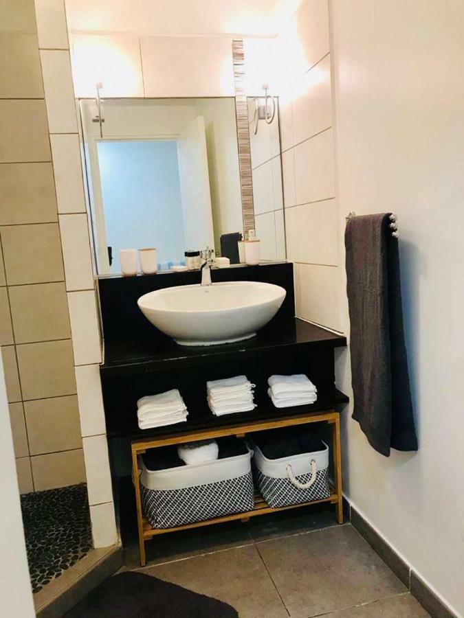 Appartement Au Bord De Mer Le Moule Exteriör bild